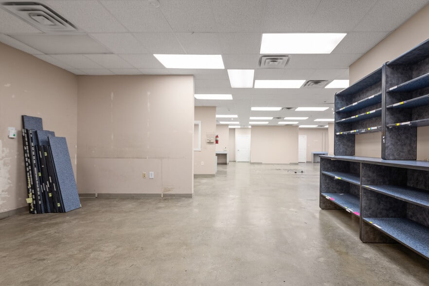 More Photos Of 106 Abigayles Row, Scott Warehouse For Sale