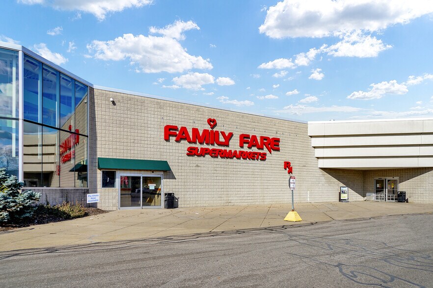 Primary Photo Of 4325 Breton Rd SE, Grand Rapids Unknown For Lease