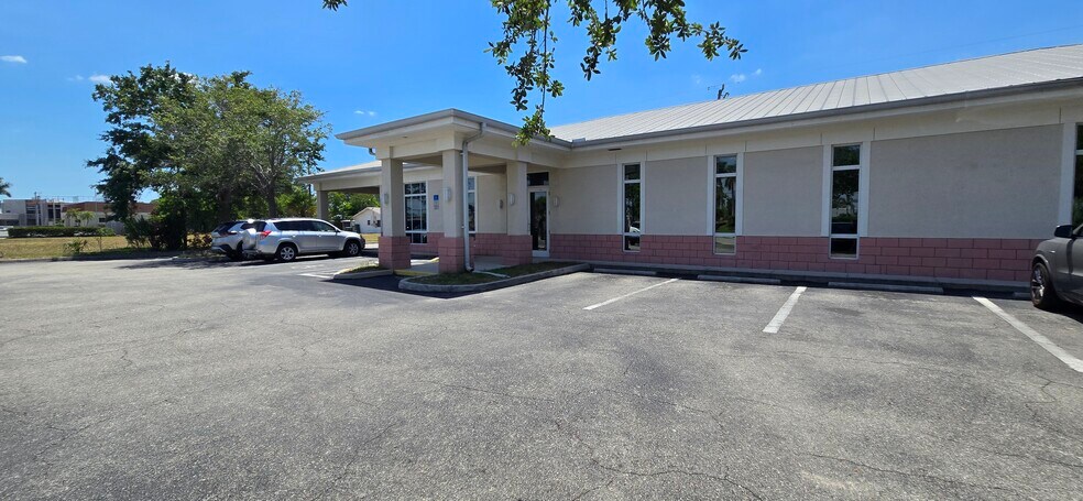 Primary Photo Of 1510 SW Santa Barbara Blvd, Cape Coral Medical For Lease