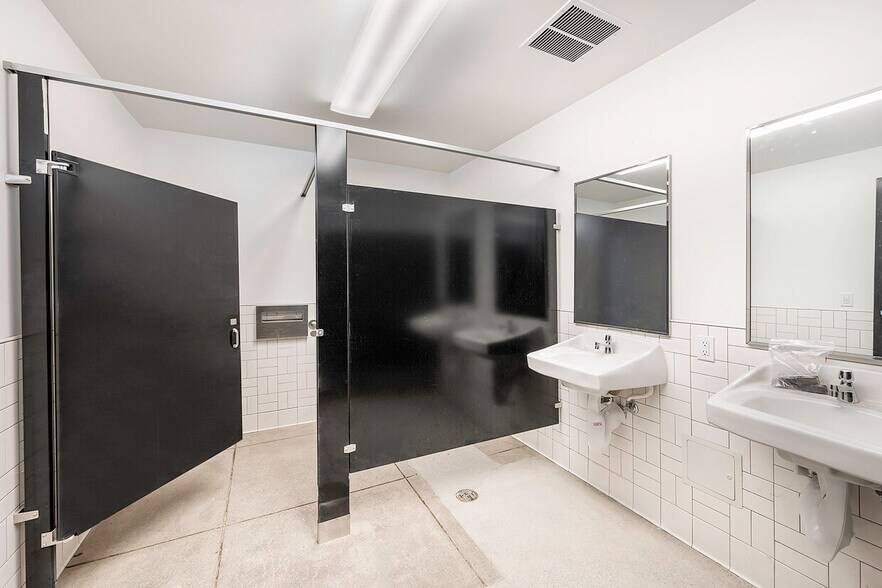 More Photos Of 622-628 E Anaheim St, Long Beach Storefront Retail Office For Sale