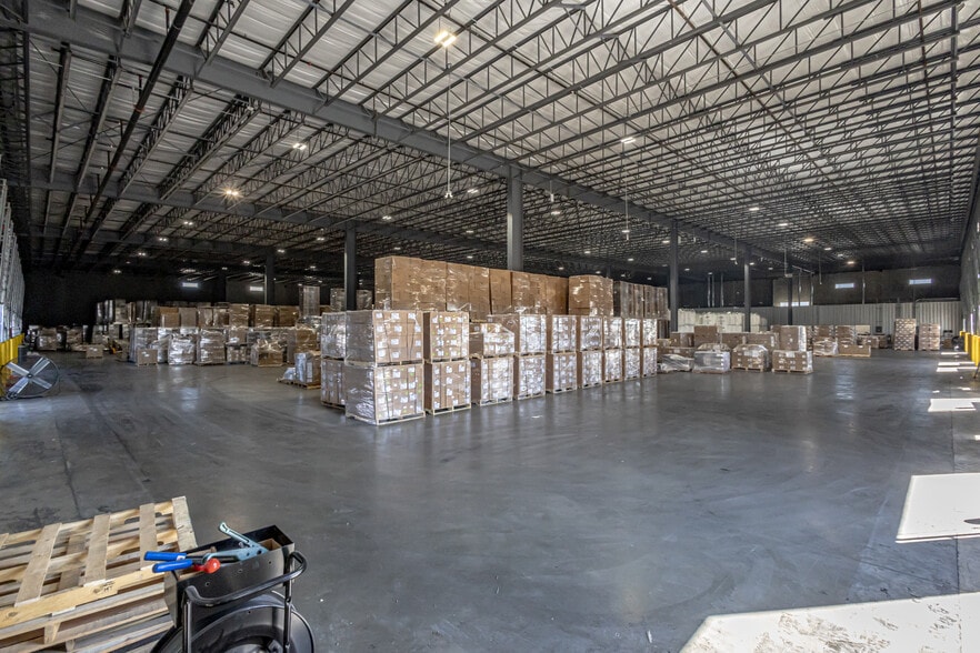 More Photos Of 14002 Mercury Dr, Laredo Warehouse For Lease