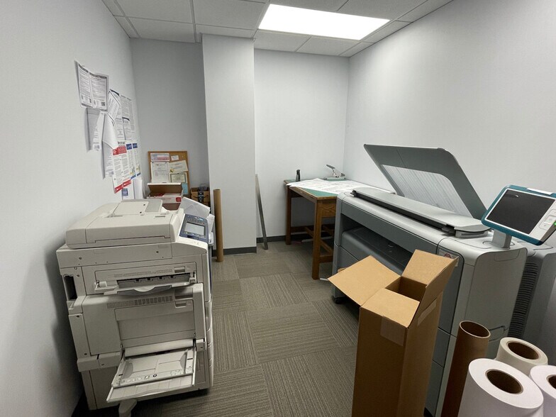 More Photos Of 11511 N Garden St, Houston Office Residential For Sale
