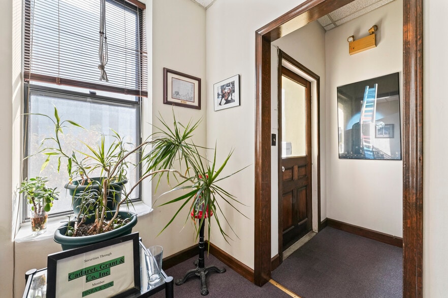 More Photos Of 132-134 S Swan St, Albany Office Residential For Sale