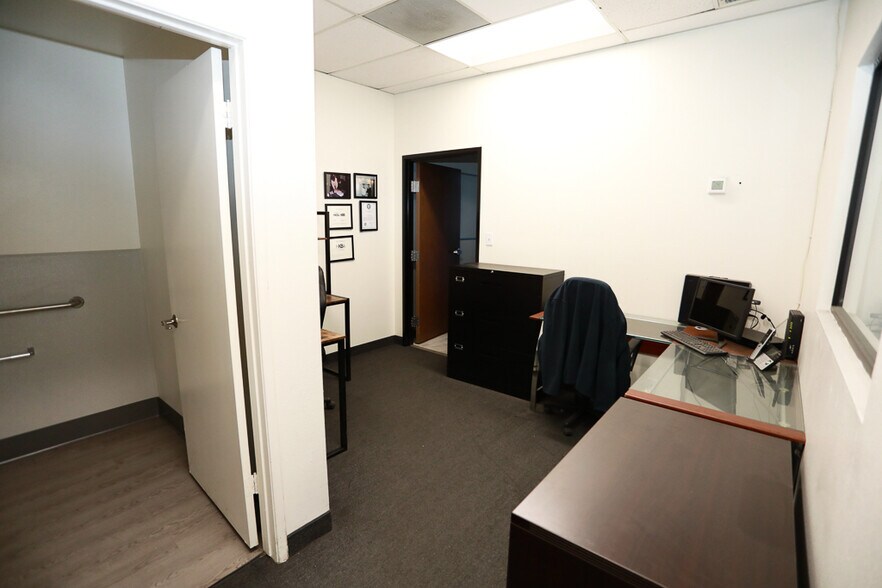 More Photos Of 4301 S Valley View Blvd, Las Vegas Warehouse For Lease