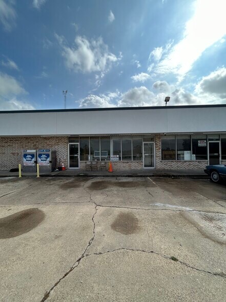 More Photos Of 4230 E FM 1462 Rd, Rosharon Storefront Retail Office For Lease
