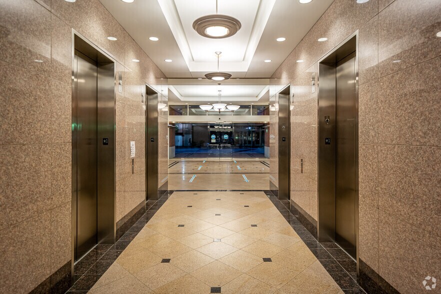 More Photos Of 2150 Town Square Pl, Sugar Land Office For Lease