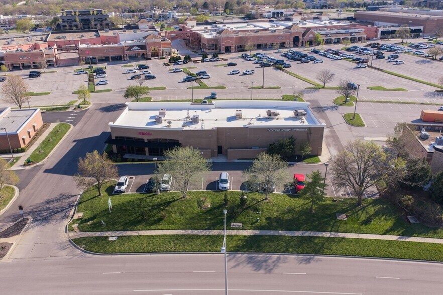 More Photos Of 4907-4917 Town Center Dr, Leawood Freestanding For Lease