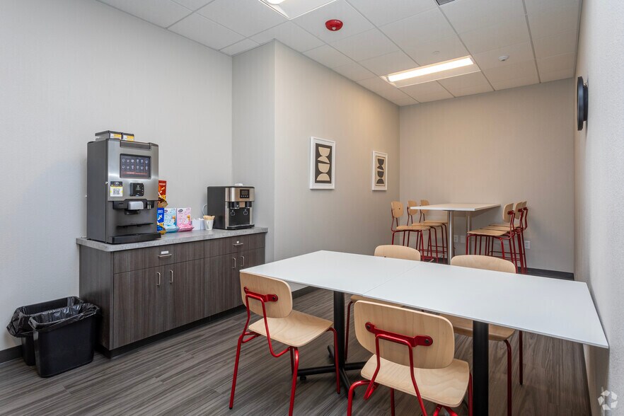 More Photos Of 265 E River Park Cir, Fresno Coworking Space