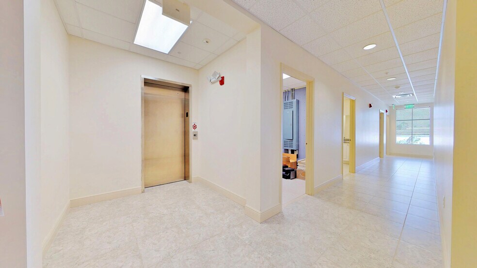 More Photos Of 4375 Radio Rd, Naples Office For Lease