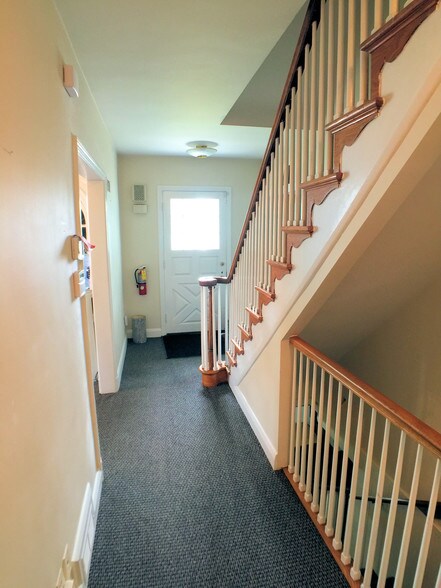 More Photos Of 402 Crain Hwy N, Glen Burnie Office For Sale