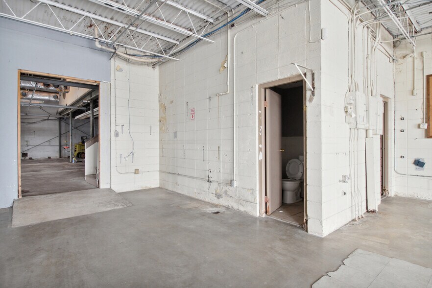 More Photos Of 5038 W Esplanade Ave, Metairie Freestanding For Lease