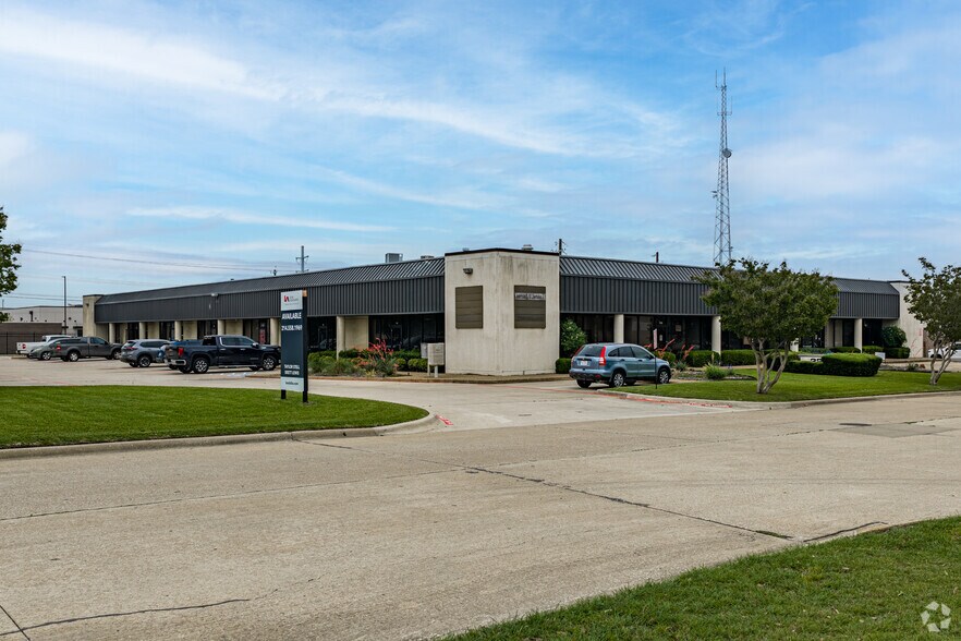 More Photos Of 325 Gold St, Garland Warehouse For Lease