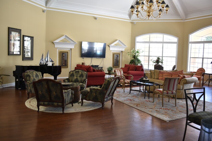 More Photos Of 2252 Beach Dr, Gulfport Office Residential For Lease