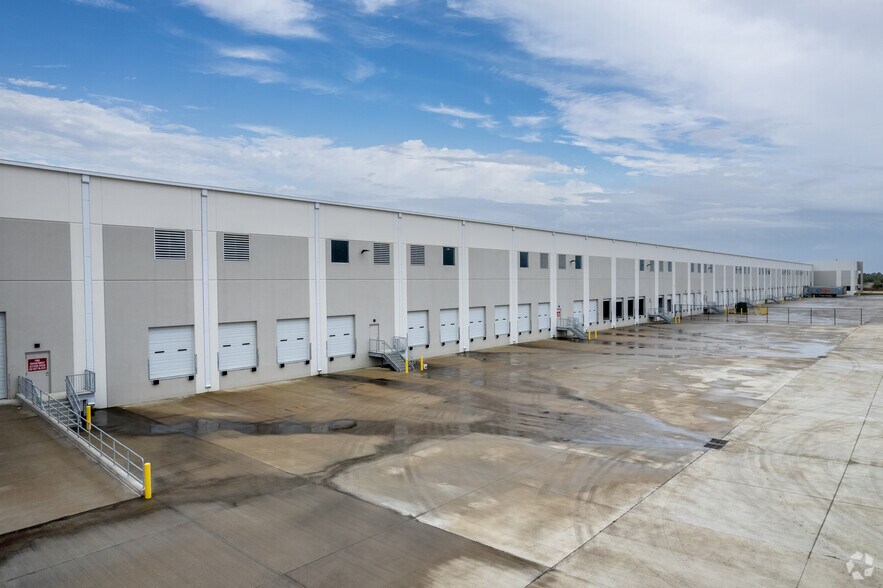 More Photos Of 625 Independence Pky, Deer Park Distribution For Lease