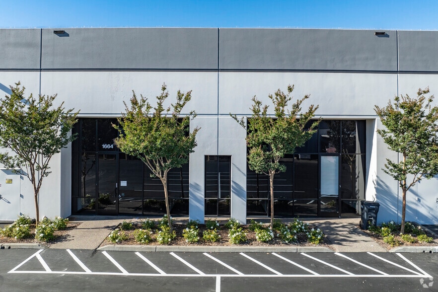 More Photos Of 1660-1678 Delta Ct, Hayward Warehouse For Lease