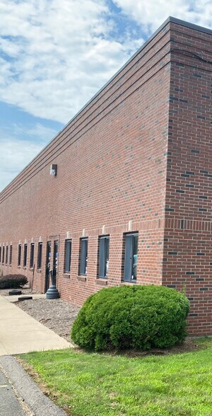 More Photos Of 101 W Dudley Town Rd, Bloomfield Light Distribution For Lease