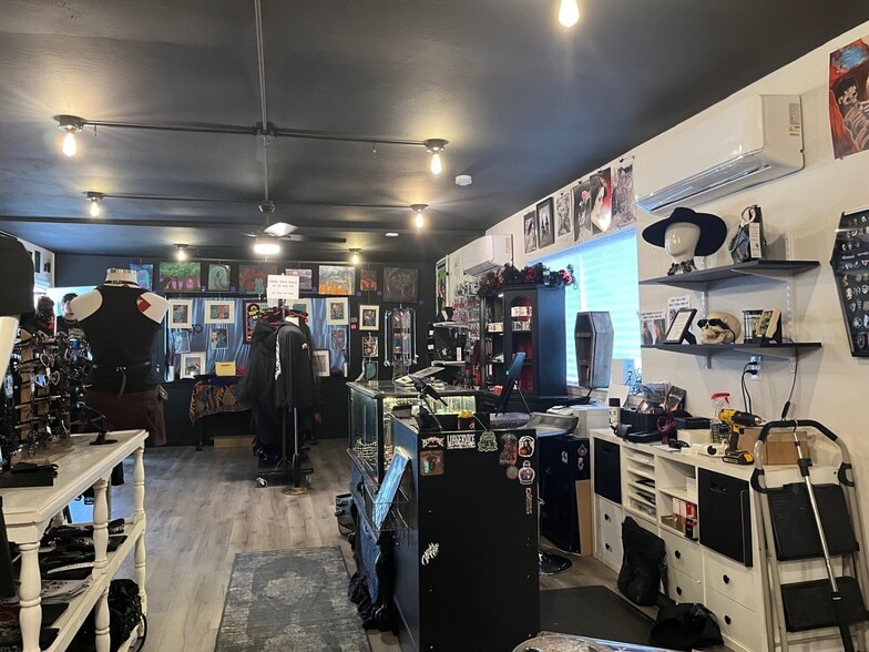 More Photos Of 805 Stark St, Austin General Retail For Sale