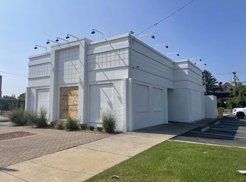 More Photos Of 13253 Woodward Ave, Highland Park Fast Food For Lease