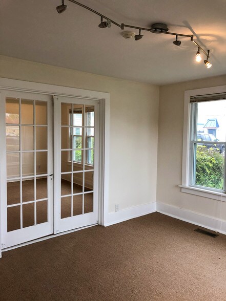 More Photos Of 942 E State St, Geneva Loft Creative Space For Sale