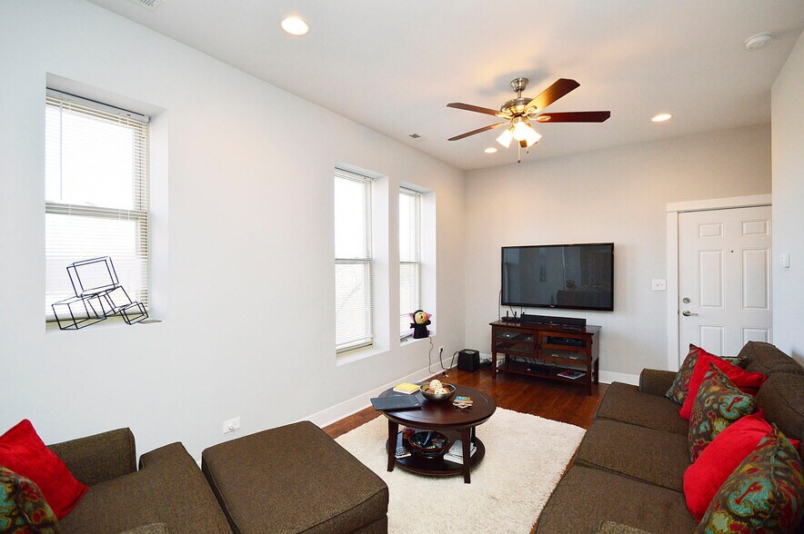 More Photos Of 1501 W Superior St, Chicago Apartments For Sale