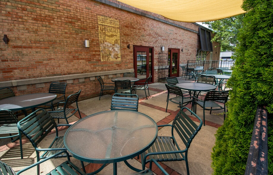 More Photos Of 5402 Portage Rd, Portage Restaurant For Lease