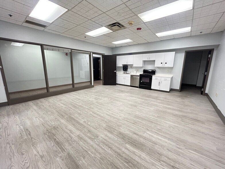 More Photos Of 22 N 1st St, Newark Light Distribution For Lease
