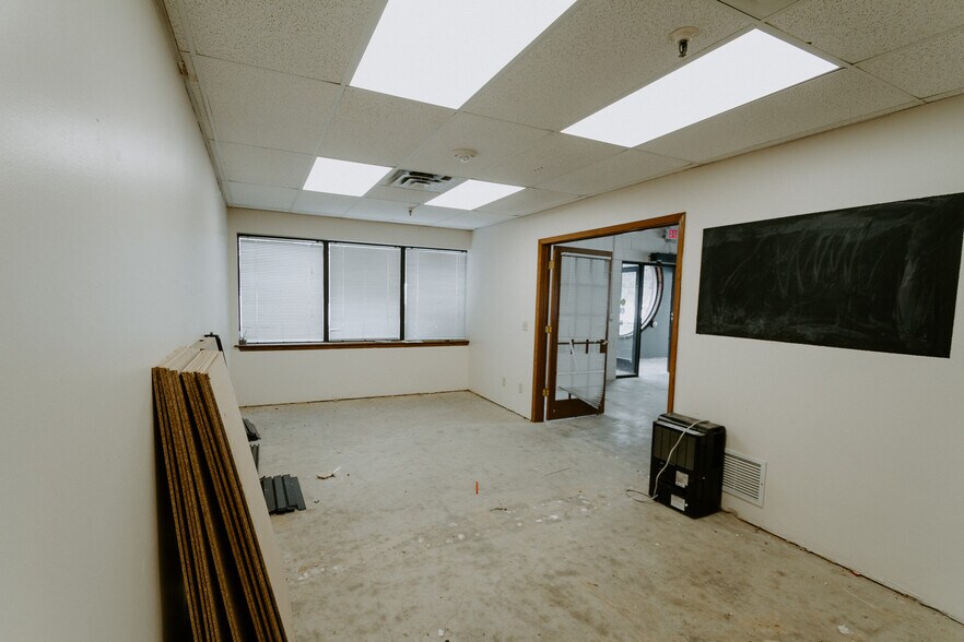 More Photos Of 5575-5599 W 78th St, Edina Research And Development For Lease