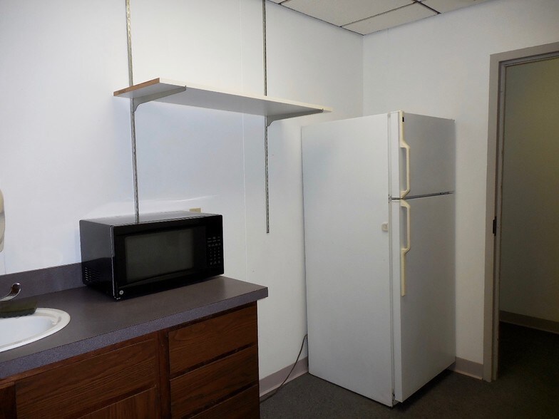 More Photos Of 905 N Macomb St, Monroe Medical For Lease