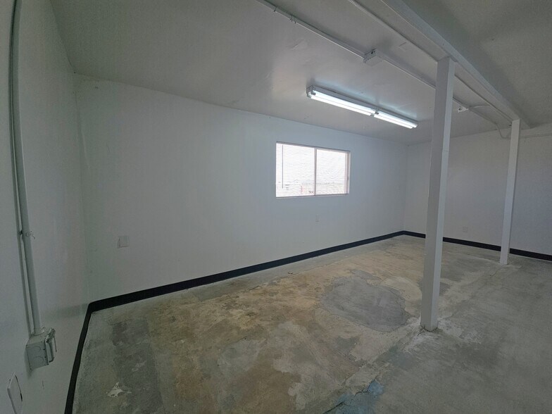 More Photos Of 10135 S Barrackman Rd, Mohave Valley Light Distribution For Lease