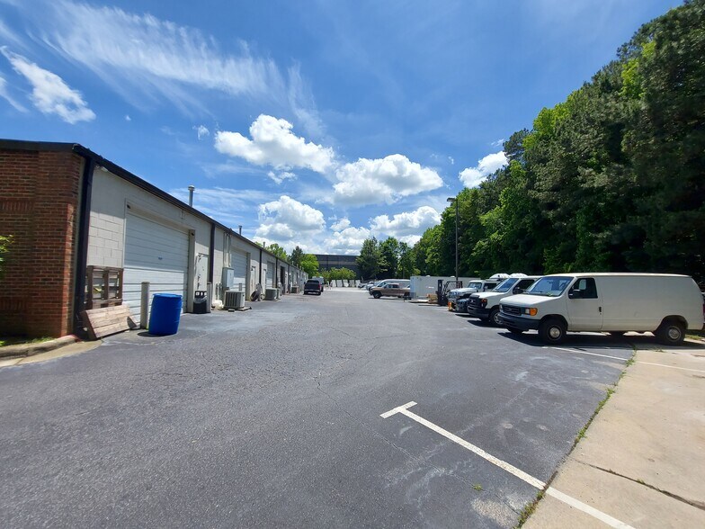 More Photos Of 500 New Hope Rd, Raleigh Light Distribution For Lease