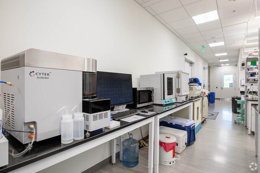 More Photos Of 9310 Athena Cir, La Jolla Research And Development For Lease