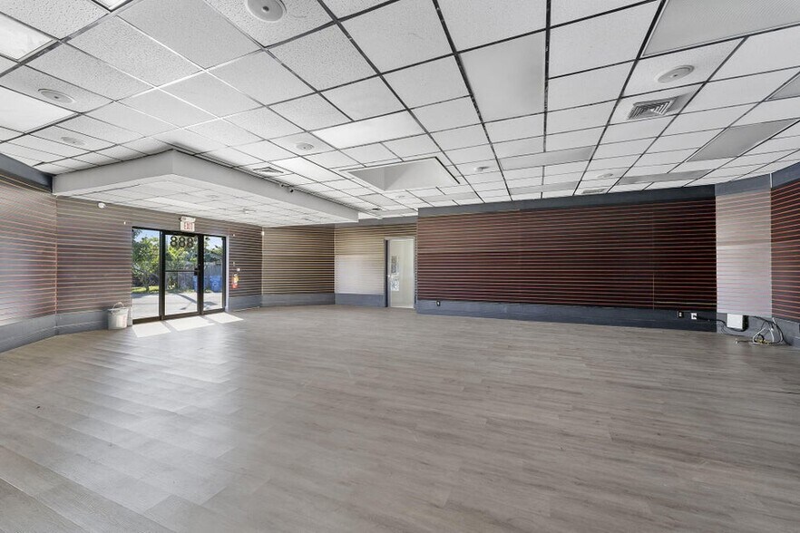 More Photos Of 888 East Coast Ave, Lantana Freestanding For Lease