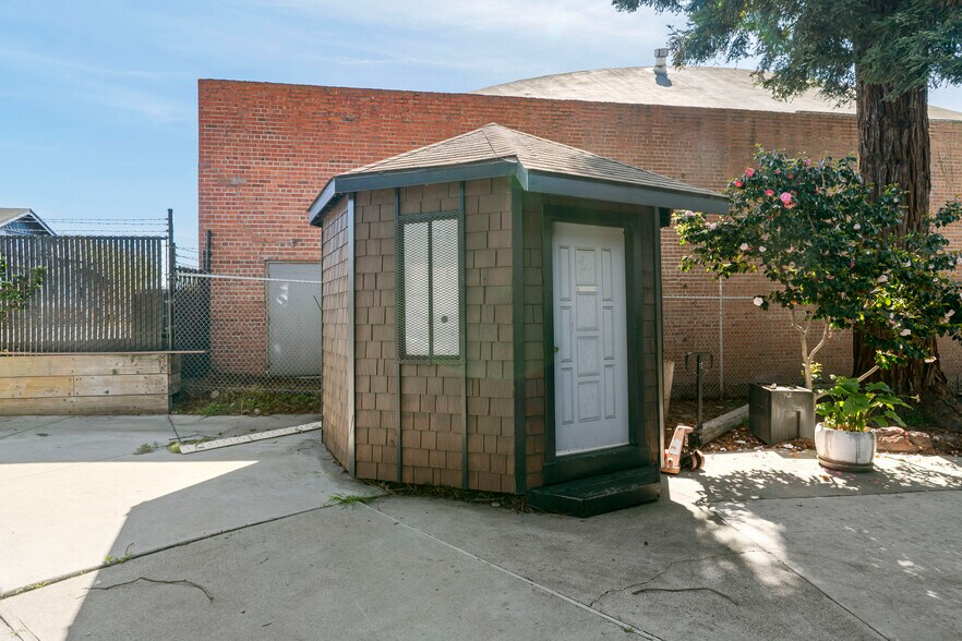 More Photos Of 22427 Montgomery St, Hayward Congregate Senior Housing For Sale