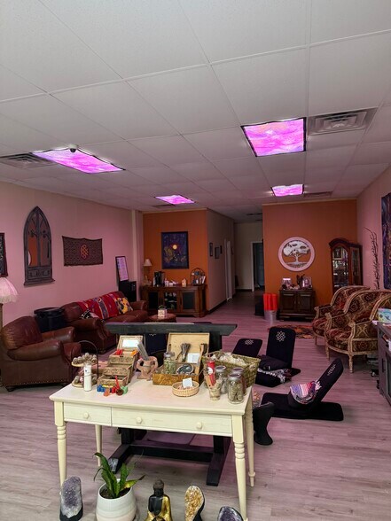 More Photos Of 215 N Chicago St, Joliet Storefront Retail Office For Lease