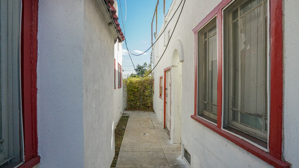 More Photos Of 1462 W 53rd St, Los Angeles Apartments For Sale