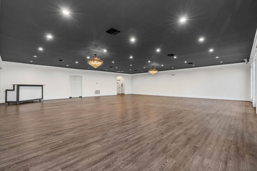 More Photos Of 922 Saraland Blvd S, Saraland Restaurant For Sale