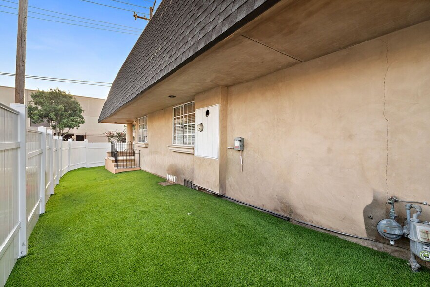 More Photos Of 23201 Orange Ave, Lake Forest Office For Sale