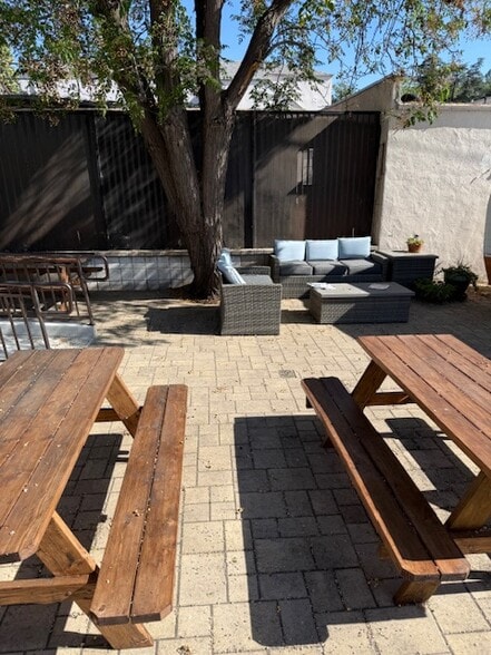 More Photos Of 24251 Main St, Santa Clarita General Retail For Lease