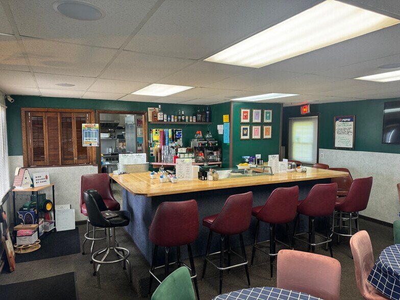 More Photos Of 814 W State St, Fox Lake Restaurant For Sale