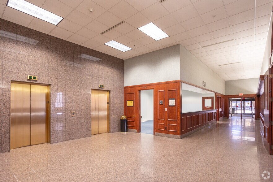 More Photos Of 313 S Capitol Ave, Lansing Office For Sale