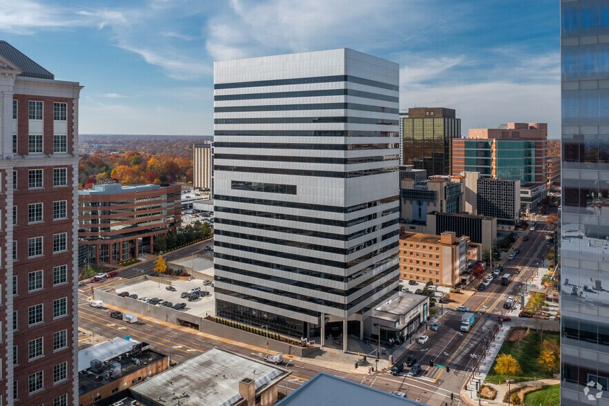 More Photos Of 101 S Hanley Rd, Clayton Office For Lease