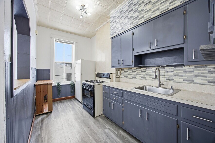 More Photos Of 6067 Putnam Ave, Ridgewood Apartments For Sale