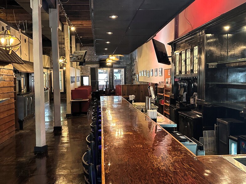 More Photos Of 4091 Helena Rd, Helena Restaurant For Lease