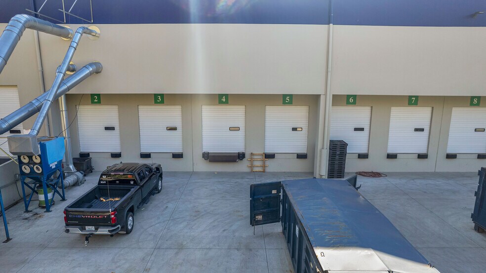 More Photos Of 5504 S 11th St, Ridgefield Distribution For Lease