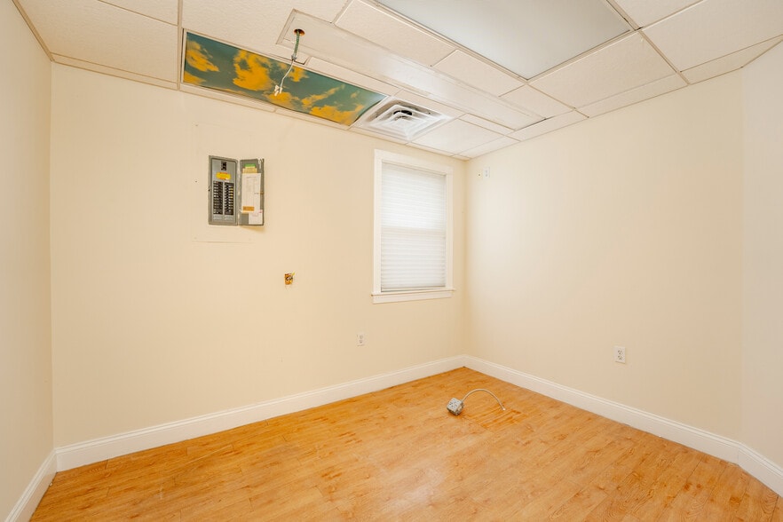 More Photos Of 98 New Rd, Somers Point Showroom For Sale