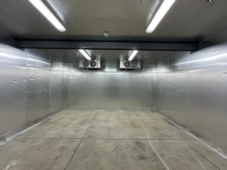 More Photos Of 712 Fellowship Rd, Mount Laurel Warehouse For Lease