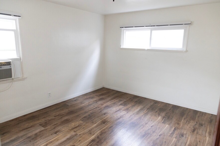 More Photos Of 16011 Victory Blvd, Van Nuys Apartments For Sale