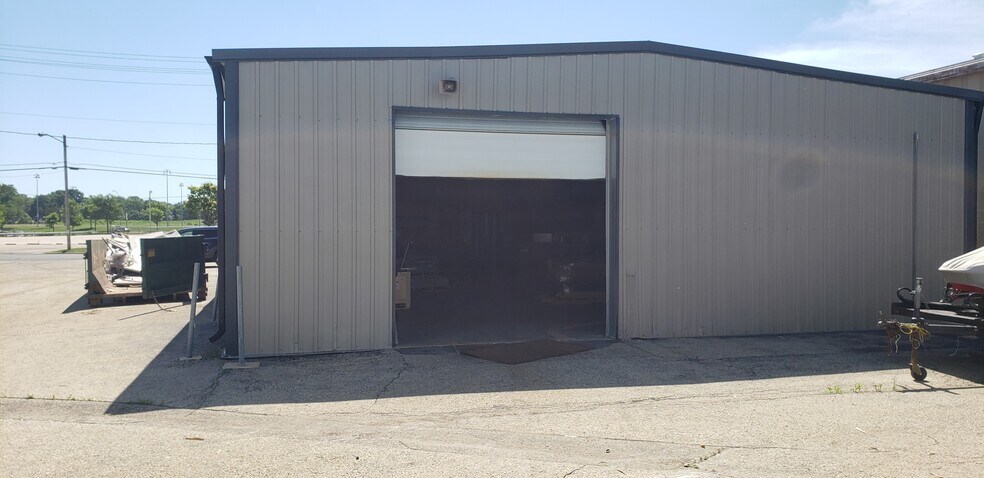 More Photos Of 2430 Pennsylvania Ave, Madison Warehouse For Lease