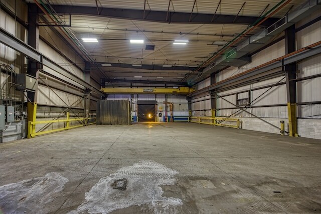 More Photos Of 134 Waupaca Dr, Etowah Manufacturing For Sale