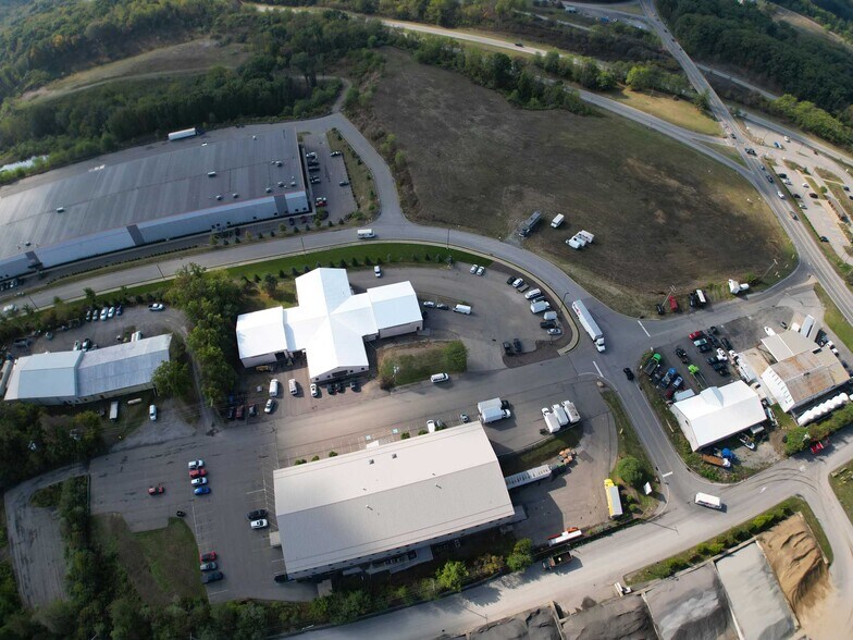 More Photos Of 129 McCarrell Ln, Zelienople Warehouse For Lease